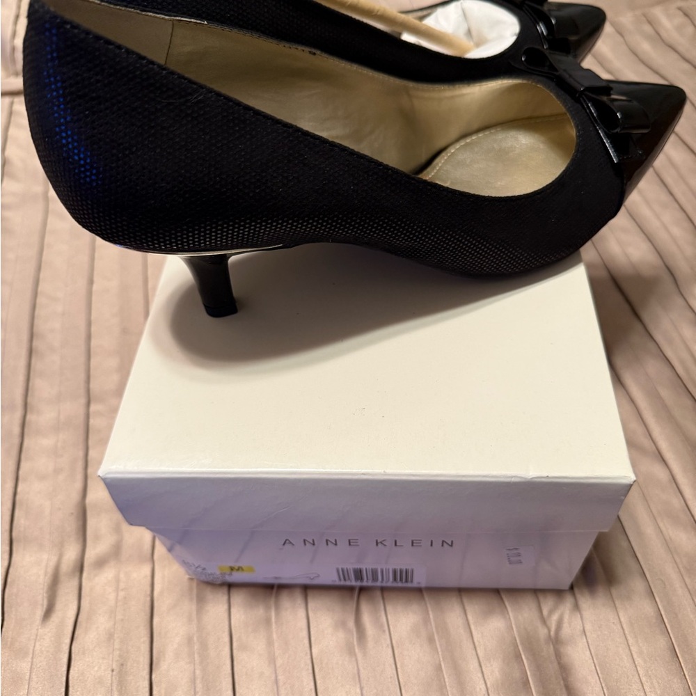 Anne Klein Black Kitten Heel Shoes 8.5